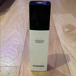 CHANEL Le Lait Anti-Pollution Cleansing Milk